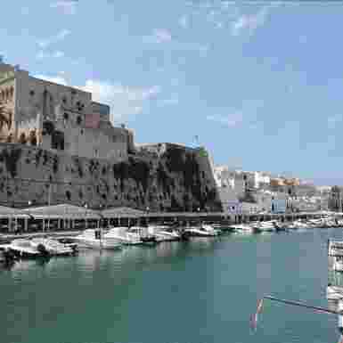 Menorca. Recorrido histórico por la isla deseada