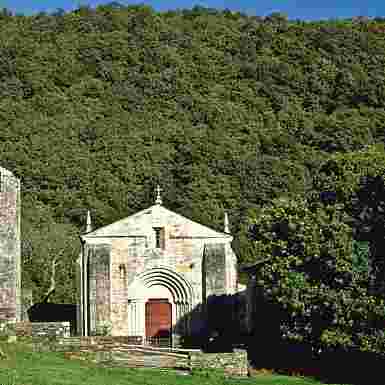 Monasterios de Galicia Norte. Románico en verde