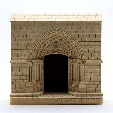 Portada de Santa María del Puerto (Santoña)