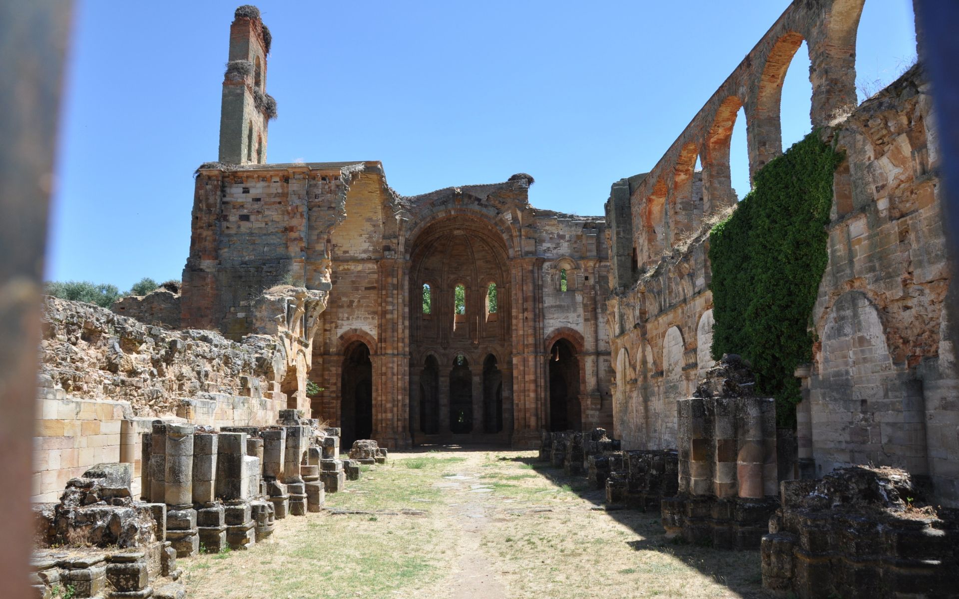 Monasterios del Esla. Ecos de un viejo reino.